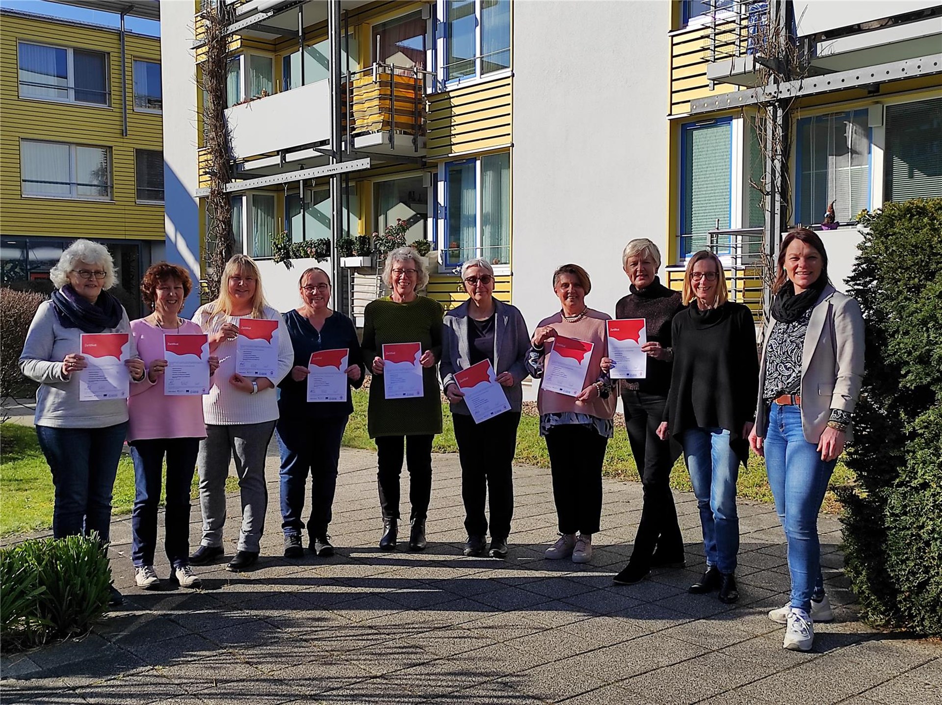 Zertifikat für neun Pflegepatinnen