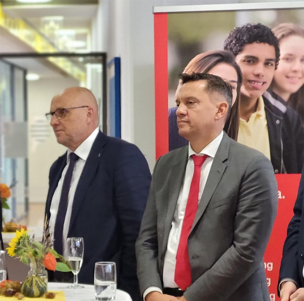Das Foto zeigt Oberbürgermeister Schlatterer und den Bundestagsabgeordneten Fechner