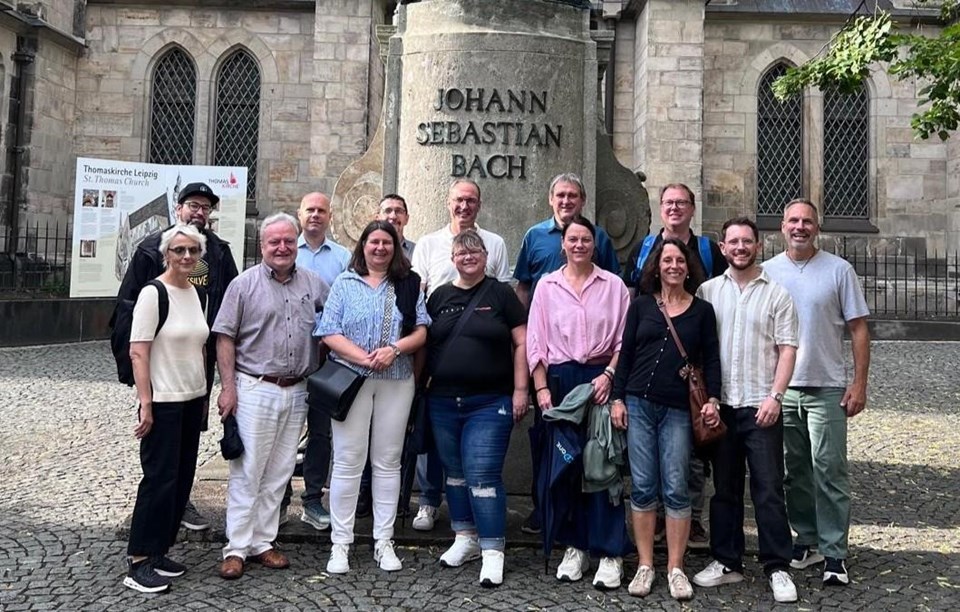 Gruppenfoto des Vorstands der Diözesanarbeitsgemeinschaft Altenhilfe, Hospizarbeit, darunter Katja Rambach, Bereichsleitung Altenhilfe im Caritasverband für den Landkreis Emmendingen. 